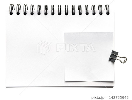 Blank Paper Note with Binder Clip on Spiral Notebook 142735943