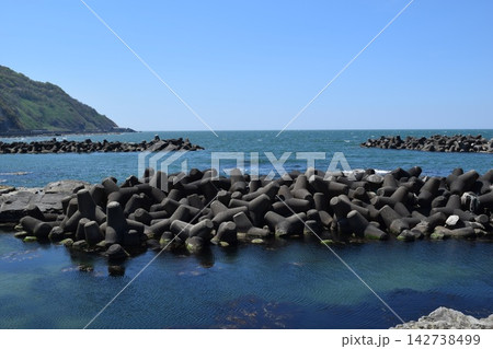 海岸の波消しブロック 海岸の波消しブロック 142738499