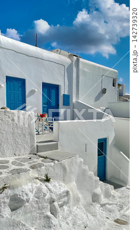 Traditional white and blue building in Santorini, Greece Traditional white and blue building in Santorini, Greece 142739320