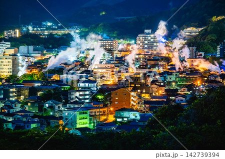 大分 別府温泉郷 ~湯けむりが漂う夜景~ 大分 別府温泉郷 ~湯けむりが漂う夜景~ 142739394