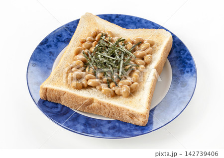 納豆トースト 142739406