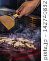 Grilling fresh vegetables at a food market in the evening 142740832