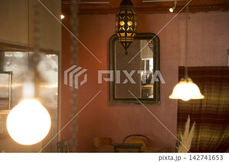 喫茶店の鏡 142741653