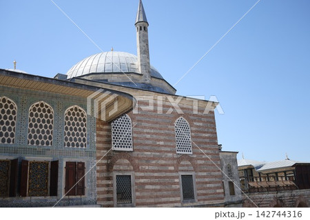 イスラム寺のイスタンブールの歴史的モスクとミナレット 142744316