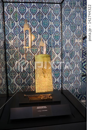 イスタンブールの博物館に展示されたオスマン帝国の弓矢と矢筒 イスタンブールの博物館に展示されたオスマン帝国の弓矢と矢筒 142744322