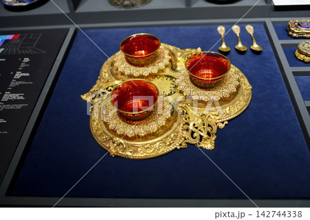 イスタンブールの博物館に展示された豪華なトルココーヒーセット イスタンブールの博物館に展示された豪華なトルココーヒーセット 142744338