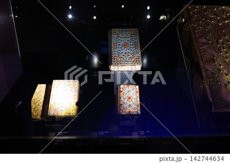 イスタンブールの博物館に展示されたイスラム装飾写本 142744634