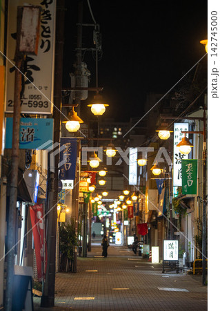 【夜の繁華街】山梨県甲府市の繁華街・裏春日通り【山梨県】 142745000