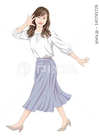 面白いポーズをとって陽気に歩く大人の女性 142745726