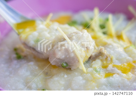 タイの伝統的な朝食料理ジョーク(お粥) タイの伝統的な朝食料理ジョーク(お粥) 142747110