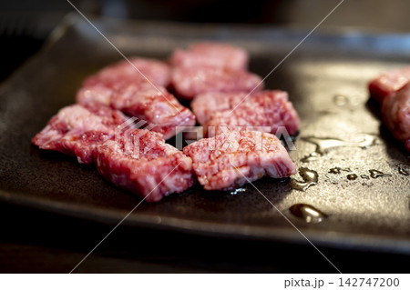 和牛カルビ焼肉 美味しい霜降り 和牛カルビ焼肉 美味しい霜降り 142747200