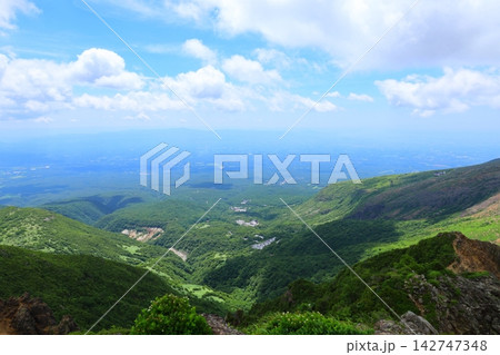 那須岳山頂から見た景色 142747348