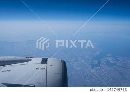 飛行機の窓からの眺め 飛行機の窓からの眺め 142749758