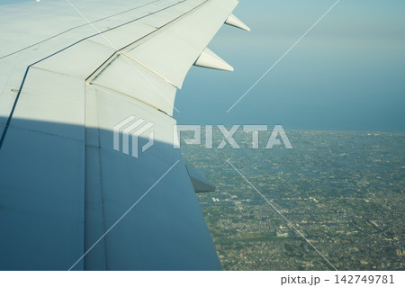 飛行機の窓からの眺め 飛行機の窓からの眺め 142749781