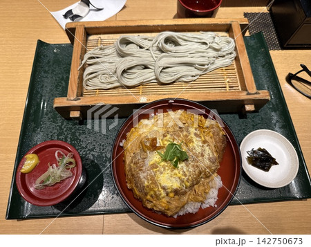 蕎麦とかつ丼 142750673