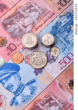 Brunei paper money, dollar banknotes and sen coins as currency for exchange or travel. Brunei money Brunei paper money, dollar banknotes and sen coins as currency for exchange or travel. Brunei money 142751618