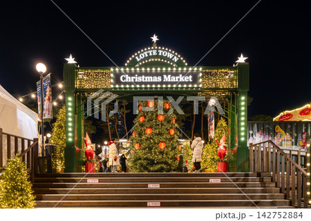韓国・ソウル、ロッテワールドのクリスマスマーケット、「LOTTE TOWN Christmas Ma 韓国・ソウル、ロッテワールドのクリスマスマーケット、「LOTTE TOWN Christmas Ma 142752884