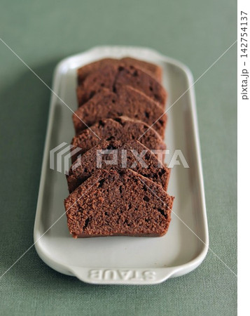 チョコレートパウンドケーキの断面 チョコレートパウンドケーキの断面 142754137