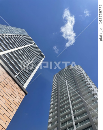 二つの高層マンション 二つの高層マンション 142759776