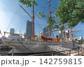 白い帆船が浮かぶ風景 142759815