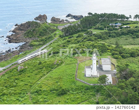 空撮「青森県」種差海岸を走る東北エモーション　八戸市 142760142