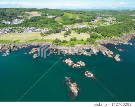 空撮「青森県」天然芝が美しい種差海岸の風景　八戸市 142760298