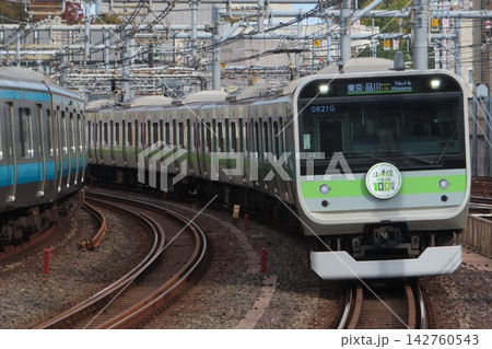 E235系トウ44編成 E235系トウ44編成 142760543