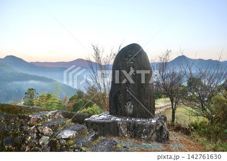 熊野古道・世界遺産石碑(奈良県・十津川村) 熊野古道・世界遺産石碑(奈良県・十津川村) 142761630