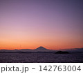 富士山のシルエット 142763004
