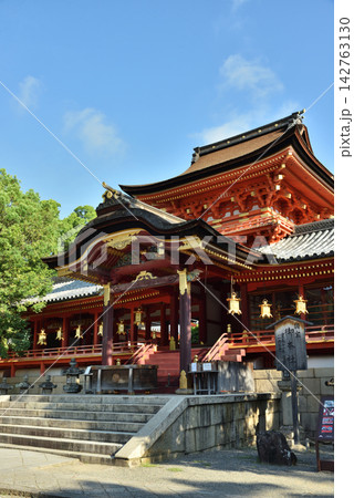 夏の石清水八幡宮 楼門(京都府八幡市) 夏の石清水八幡宮 楼門(京都府八幡市) 142763130