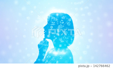 考える女性と科学テクノロジーのコンセプト 142766462