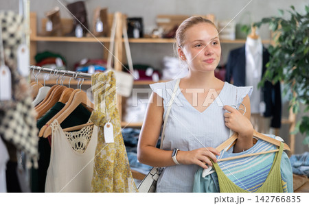 woman chooses a stylish look for the summer woman chooses a stylish look for the summer 142766835