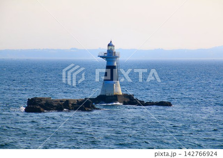 浦賀水道の安全航行を下支えする… 『海獺島灯台』 浦賀水道の安全航行を下支えする… 『海獺島灯台』 142766924