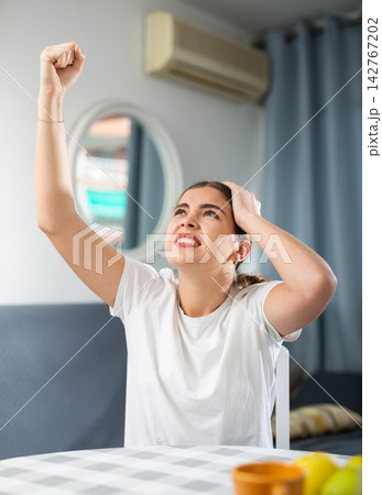 Screaming displeased young woman splashing out emotions 142767202