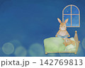 星降る夜にベッドで絵本を読むうさぎの親子のフレーム背景。寝かしつけ・読み聞かせの水彩タッチイラスト。 142769813