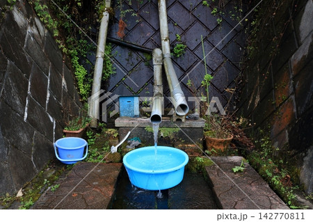 武甲山の湧水と水汲み場 武甲山の湧水と水汲み場 142770811