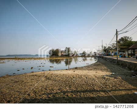 Sandy island shoreline view at low tide Sandy island shoreline view at low tide 142771208