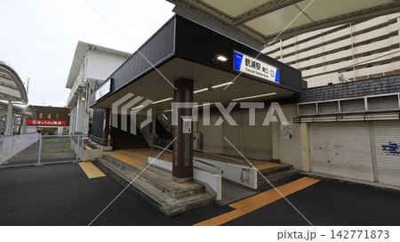 東武鉄道東上線の鶴瀬駅東口、エスカレーターが設置 142771873