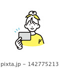 シンプル　イラスト　マイナンバーカードなどの身分証を見せる小学生の女の子 ベクターイラスト 142775213