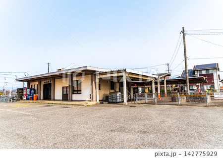 JR吉備線 備中高松駅 春の駅舎の風景1 岡山県岡山市北区 JR吉備線 備中高松駅 春の駅舎の風景1 岡山県岡山市北区 142775929