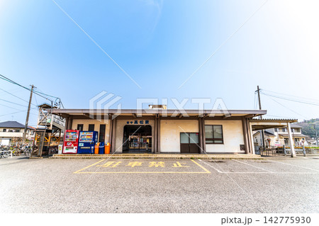 JR吉備線 備中高松駅 春の駅舎の風景3 岡山県岡山市北区 JR吉備線 備中高松駅 春の駅舎の風景3 岡山県岡山市北区 142775930