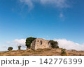 ruins of a house in La Mussara ,Tarragona, Spain, above everything on a hill with a cliff 142776399