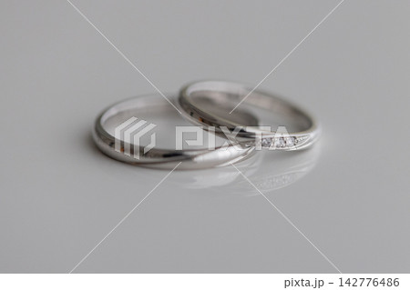 ダイヤモンドのシルバー結婚指輪 142776486