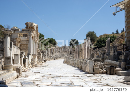 A street in the ancient city ruins of Ephesus 142776579