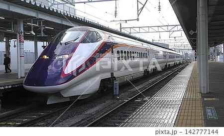 2025年12月に定期運行を終了した山形新幹線E3系「つばさ」 2025年12月に定期運行を終了した山形新幹線E3系「つばさ」 142777144