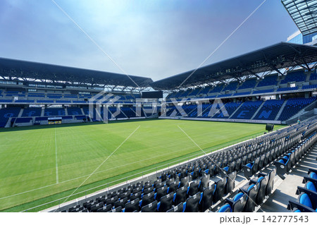 長崎スタジアムシティのサッカー専用スタジアムと併設ホテル・観客席の景観 長崎スタジアムシティのサッカー専用スタジアムと併設ホテル・観客席の景観 142777543