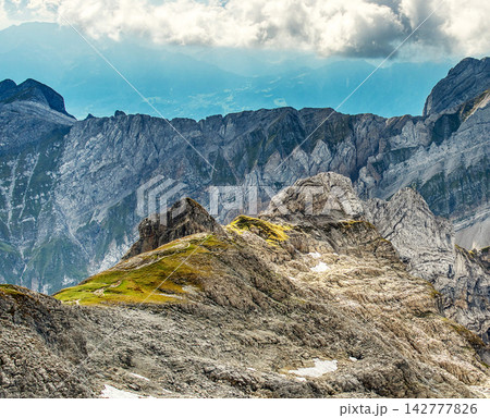 dolomites mountains in the dolomites dolomites mountains in the dolomites 142777826