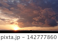 沈む夕日 142777860