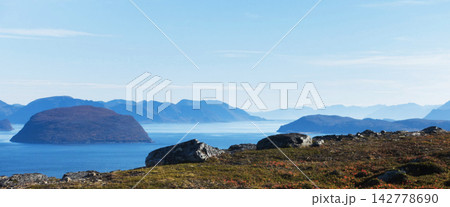landscape of the sea and mountains 142778690