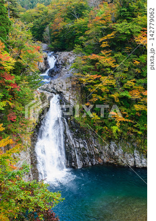 法体の滝 秋の絶景 秋田県 法体の滝 秋の絶景 秋田県 142779062